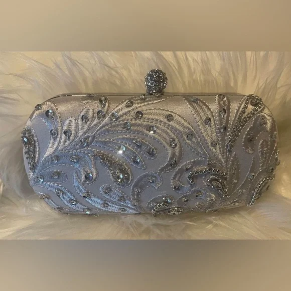 💎 Satin sequinned and crystal purse/clutch NWOT - Picture 2 of 6